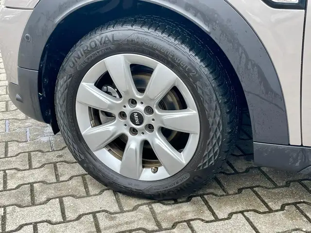 Mini Cooper Cooper view 9