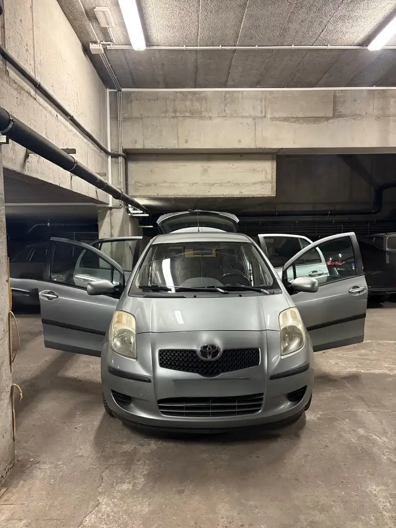 Toyota Yaris 1.3i VVT-i 16v Luna - 1