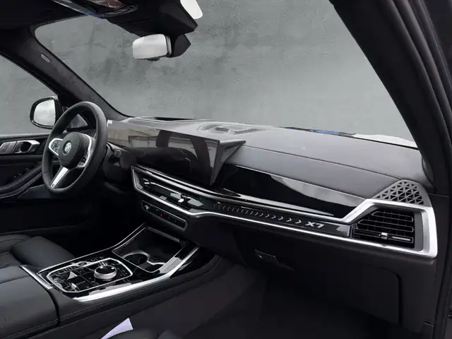 BMW X7 view 12