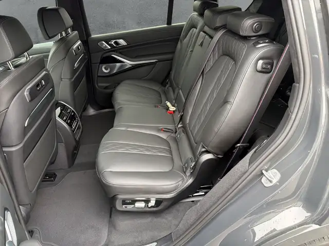 BMW X7 view 13
