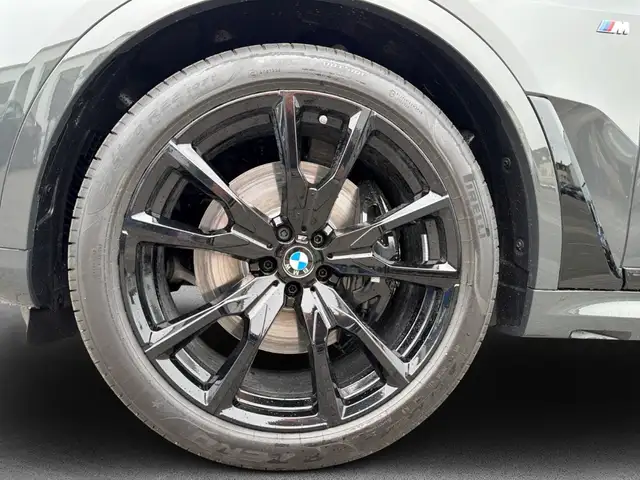 BMW X7 view 7