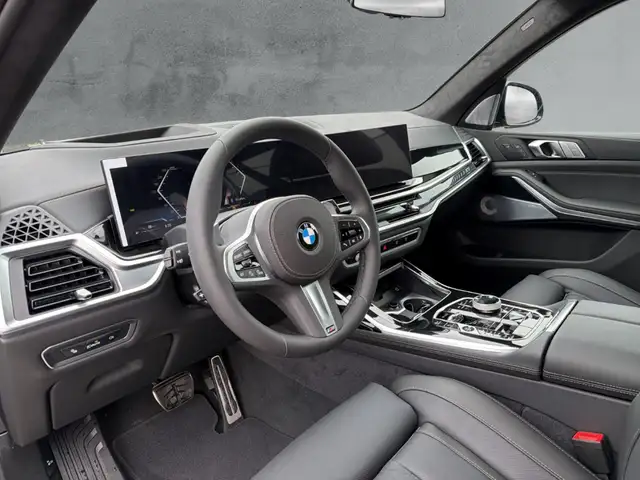 BMW X7 view 9
