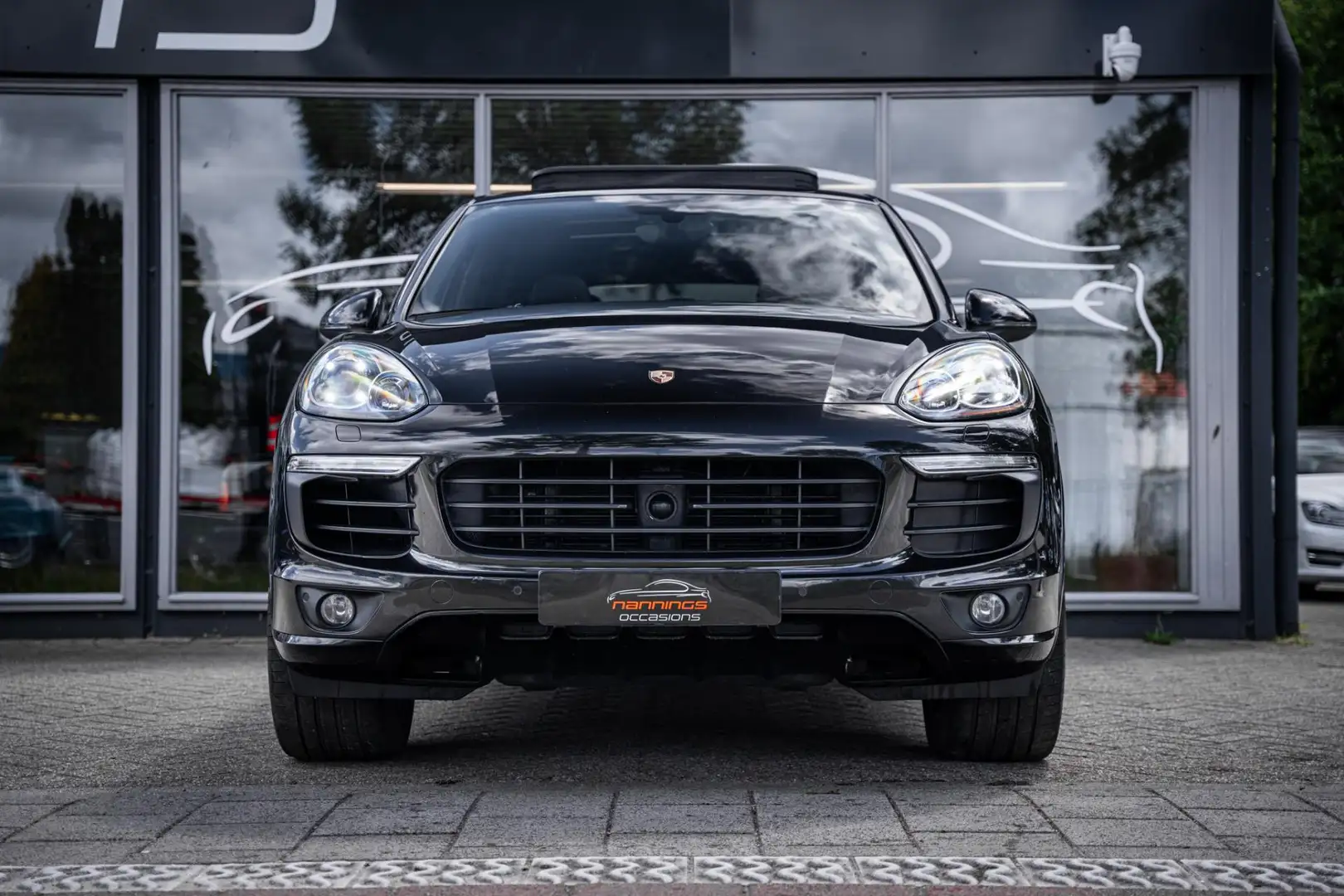 Porsche Cayenne 3.0 S E-Hybrid|Luchtvering|Pano|Adaptive Cruise|Me Zwart - 2