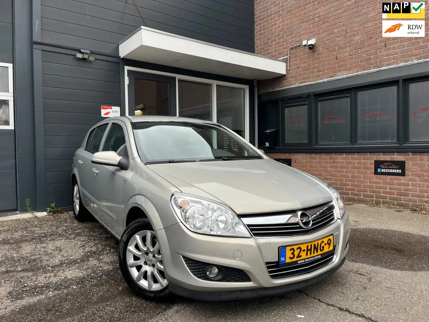 Opel Astra 1.4 Temptation|Nap|Airco|Elek.Pakket|Apk|Aux Gris - 1