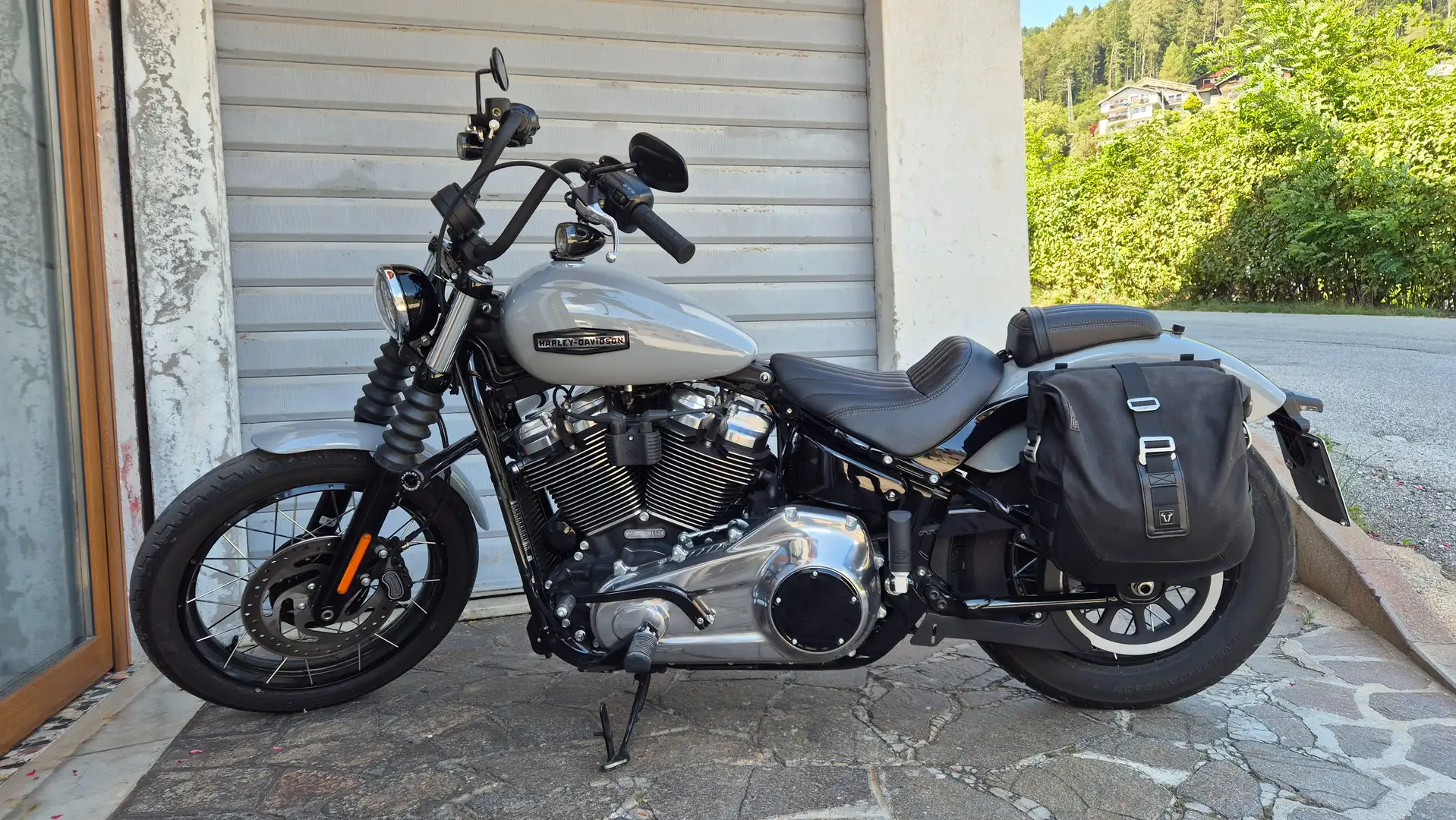 Harley-Davidson Street Bob Grigio - 1