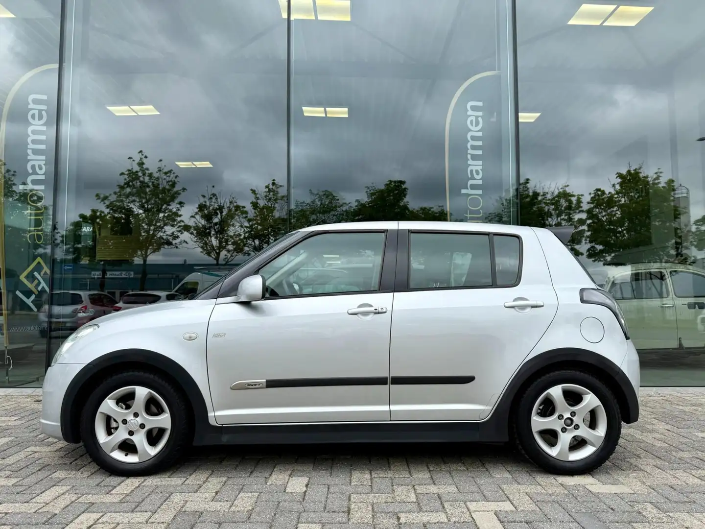 Suzuki Swift 1.5 Exclusive automaat, NAP, Airco, KeyLess, Trekh Gris - 2