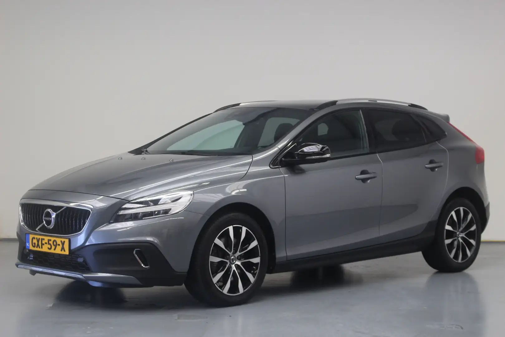 Volvo V40 Cross Country T3 Polar+ Luxury | Rijklaarprijs | Trekhaak | Grijs - 1