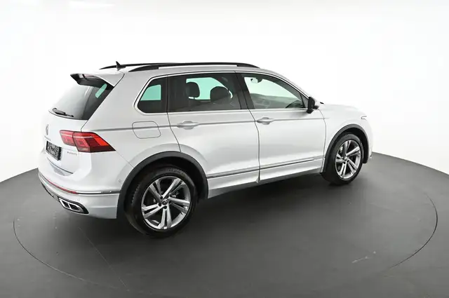 Volkswagen Tiguan view 4