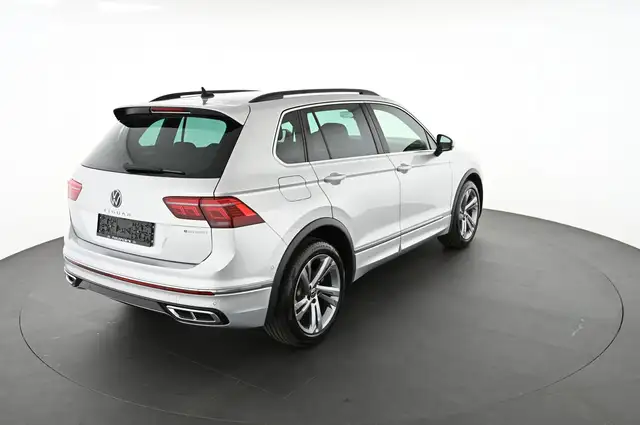 Volkswagen Tiguan view 2