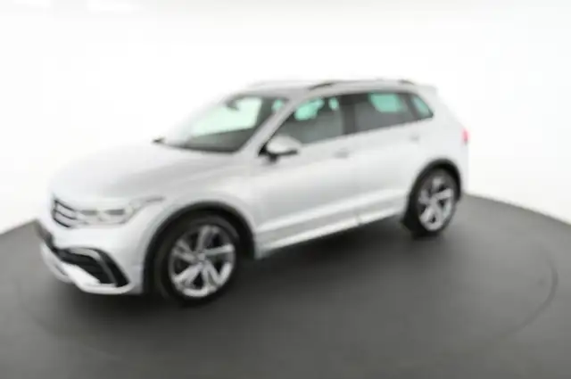 Volkswagen Tiguan view 3