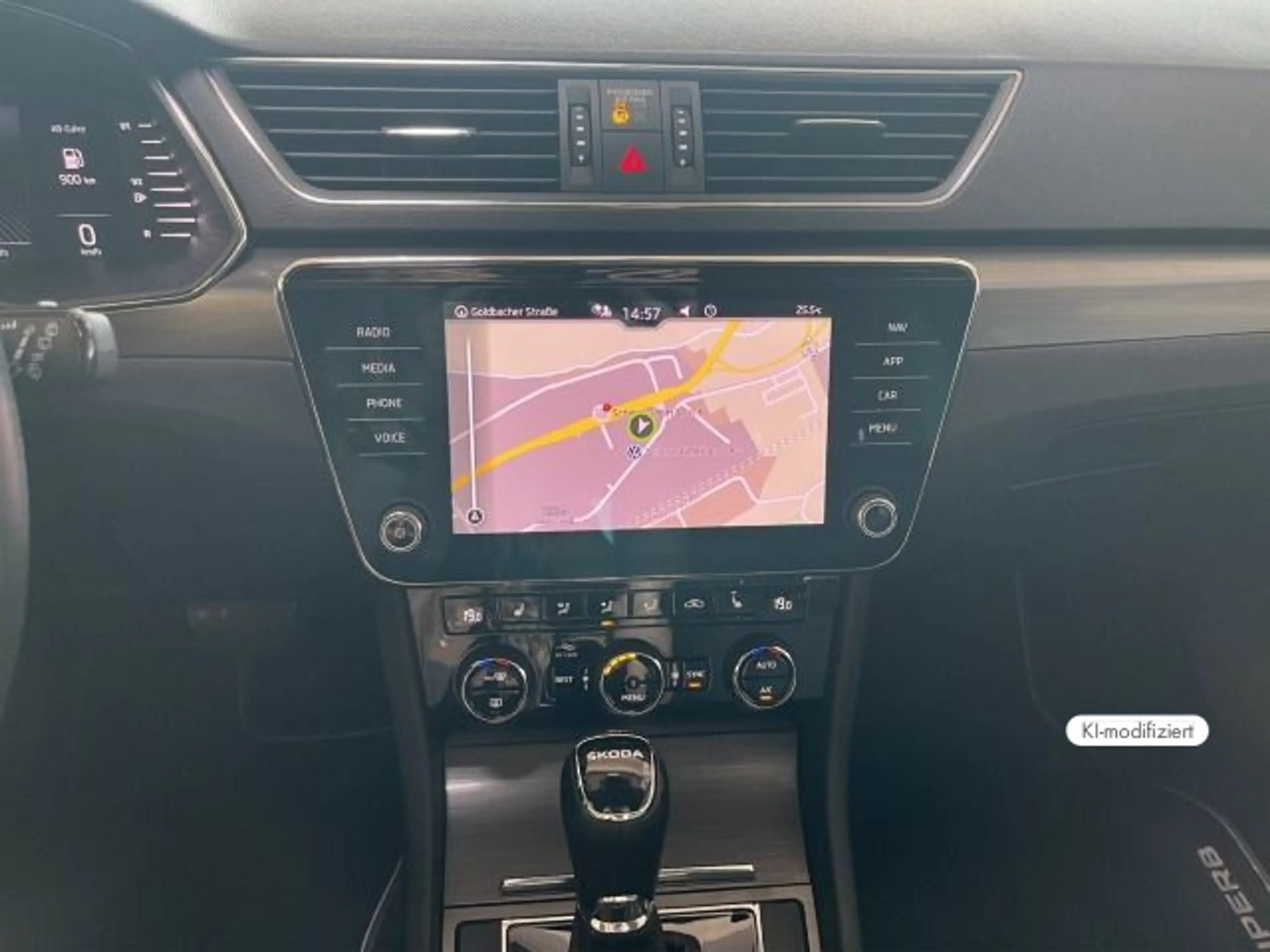 Skoda Superb Combi TDI DSG STYLE *Navi*ACC*Kamera*Park — photo 11