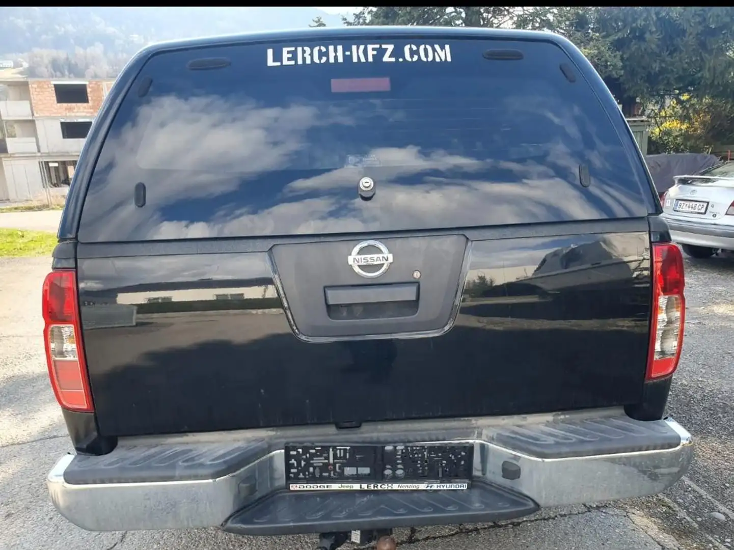 Nissan Navara Pickup Schwarz - 2