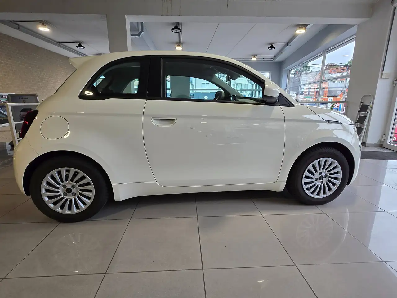 Fiat 500 E Icon 42 KW / 118 CH ELECTRIQUE GROSSE BATTERIE, миниатюра 2