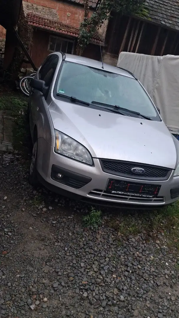 Ford Focus Focus Turnier 1.6 TDCi DPF Connection Silber - 1