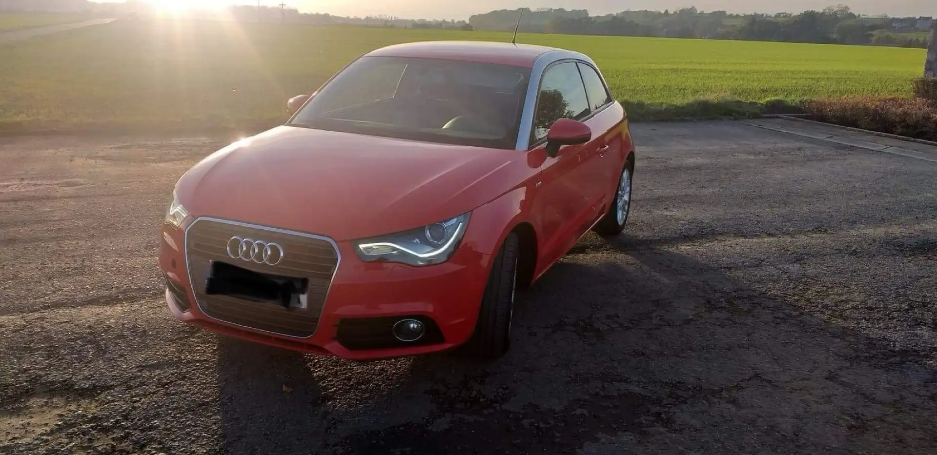 Audi A1 1.6 TDi Attraction Rood - 1