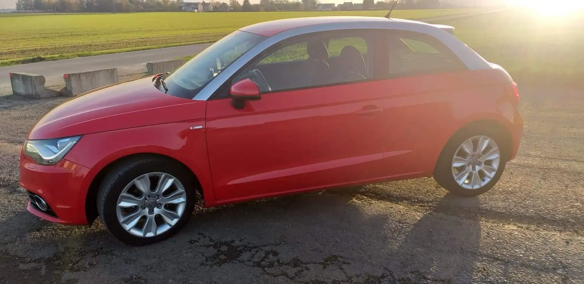 Audi A1 1.6 TDi Attraction Rood - 2