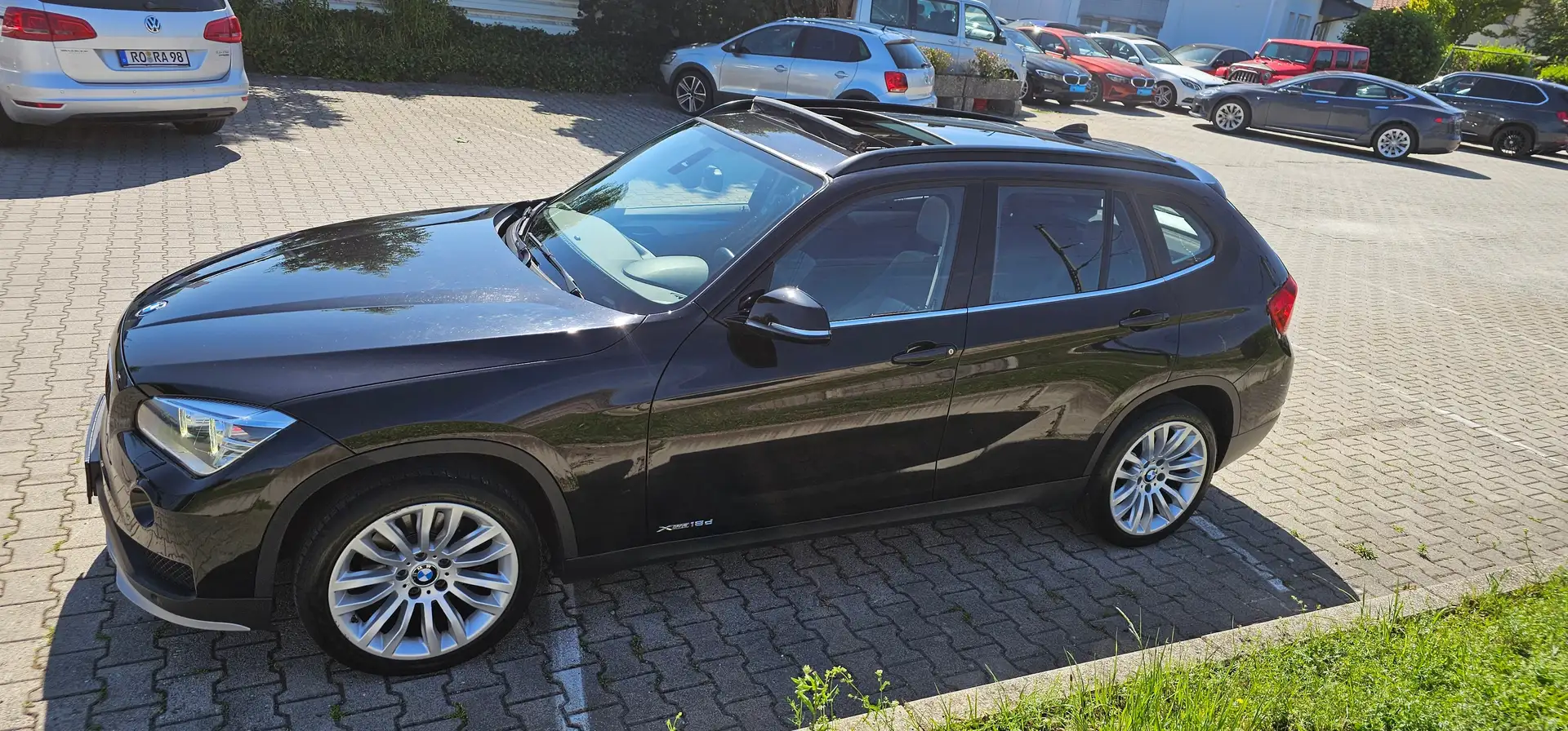 BMW X1 xDrive*18d*Aut.*Navi*Pano*2xPDC*SHZ*Bi-Xenon*Tempo Schwarz - 2