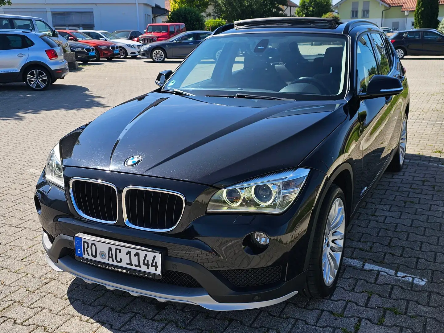 BMW X1 xDrive*18d*Aut.*Navi*Pano*2xPDC*SHZ*Bi-Xenon*Tempo Schwarz - 1