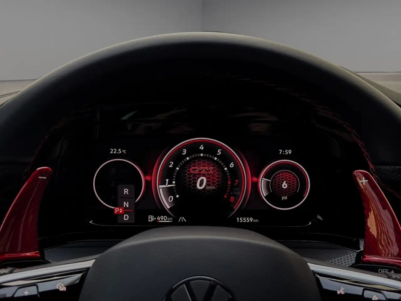 Volkswagen Golf GTI снимка Volkswagen Golf GTI