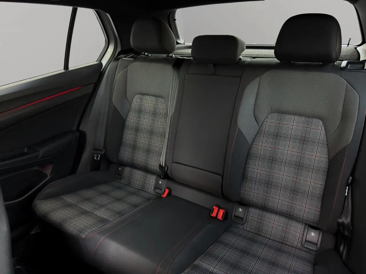 Volkswagen Golf GTI снимка Volkswagen Golf GTI