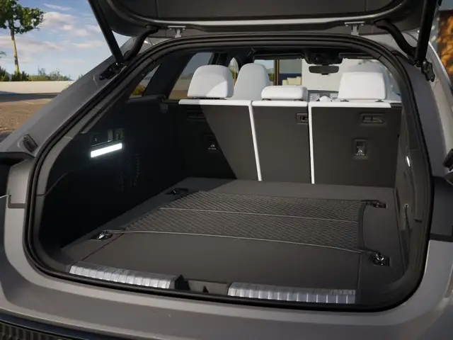Audi A6 view 12