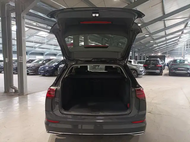 Volkswagen Golf view 6