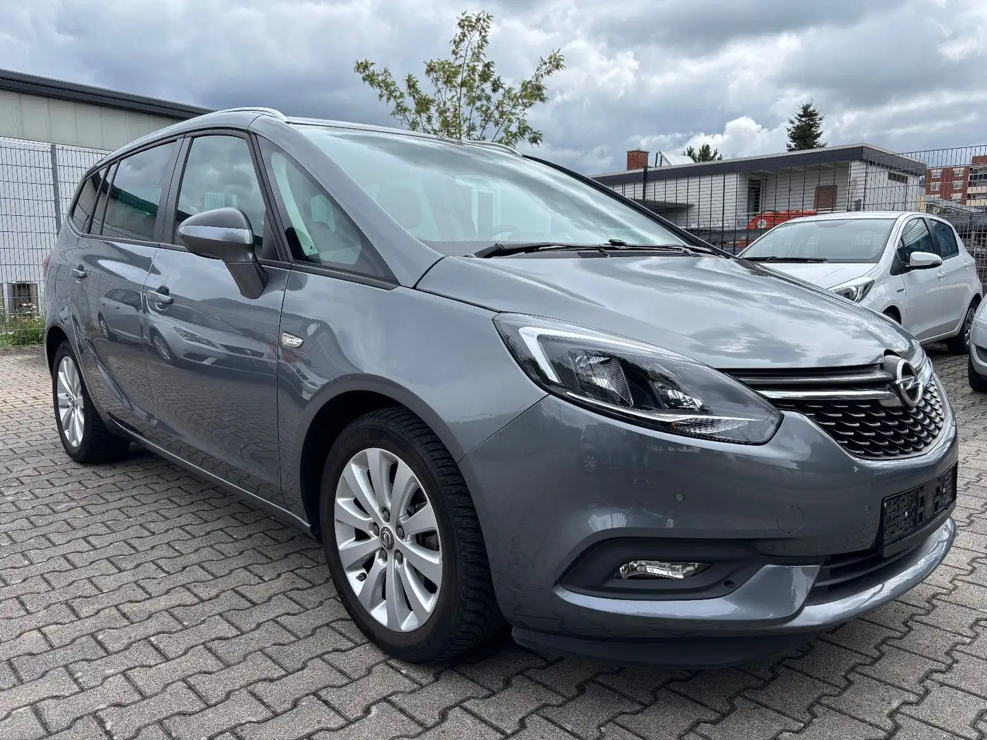 Opel Zafira 7-Sitzer/Navi/Sitzh./PDC/Bluetooth/AHK Grau - 1