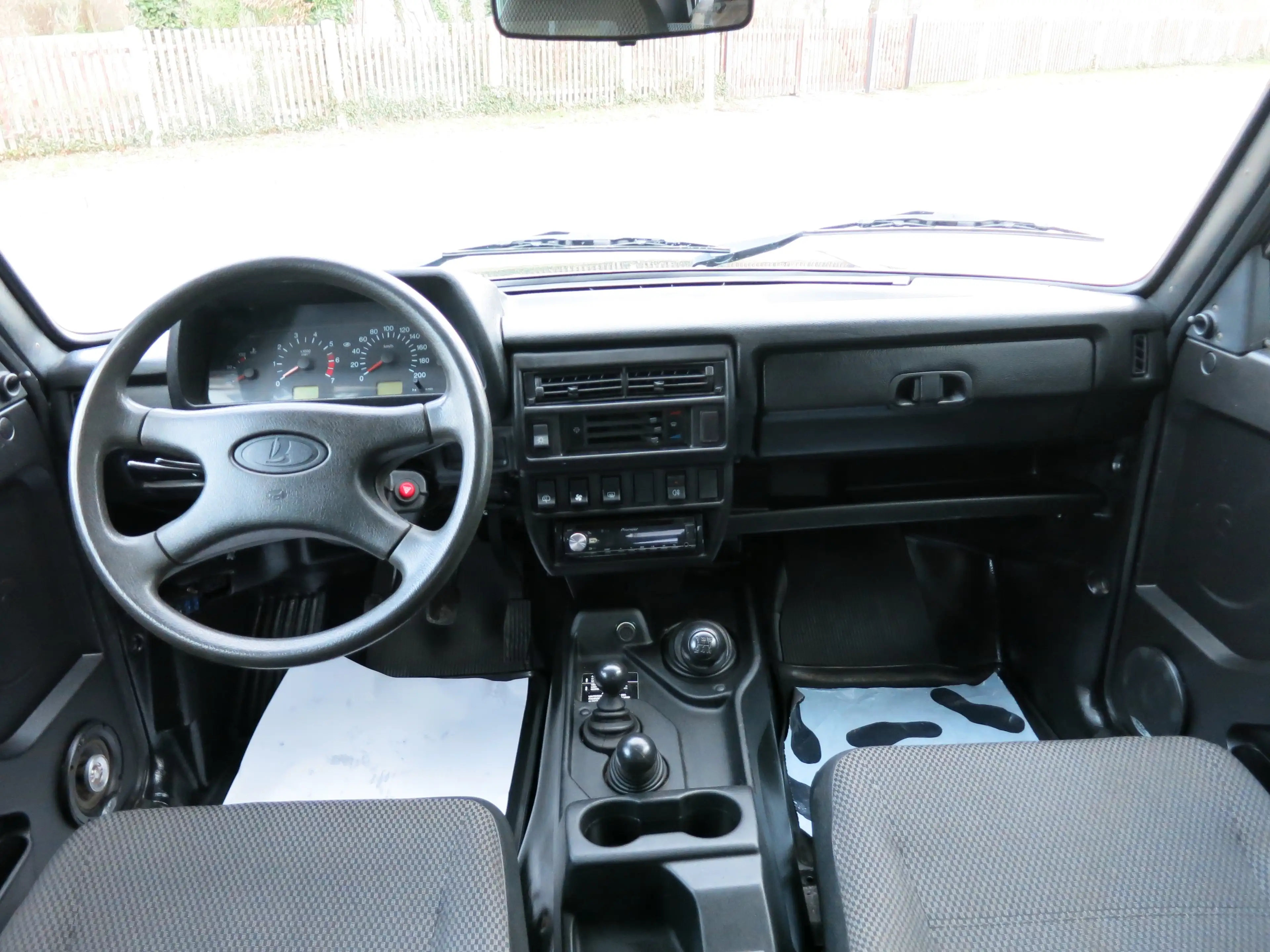 Lada Taiga Basis 4x4 1,9T Anhängelast 1.HAND TÜV+AU NEU — photo 9