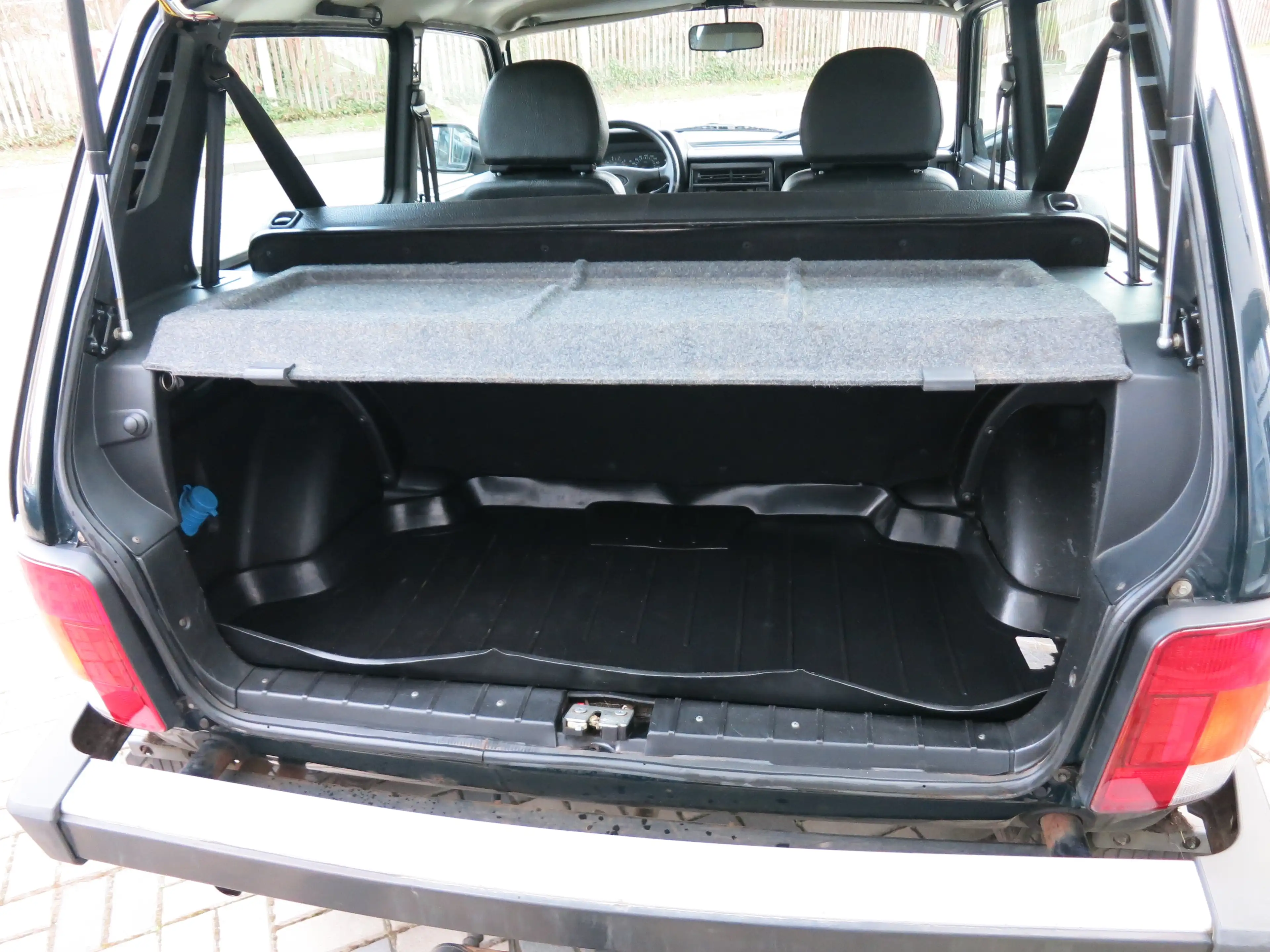 Lada Taiga Basis 4x4 1,9T Anhängelast 1.HAND TÜV+AU NEU — photo 13
