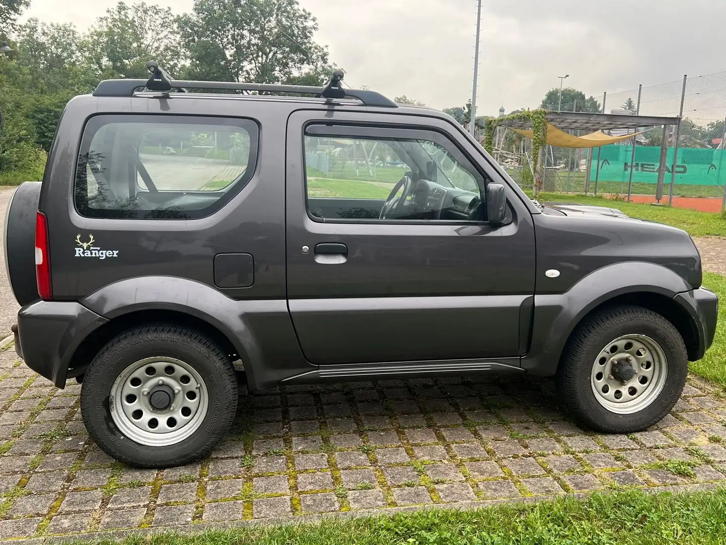 Suzuki Jimny Jimny 1.3 4WD Club Ranger, TÜV neu, wenig Km Grau - 1