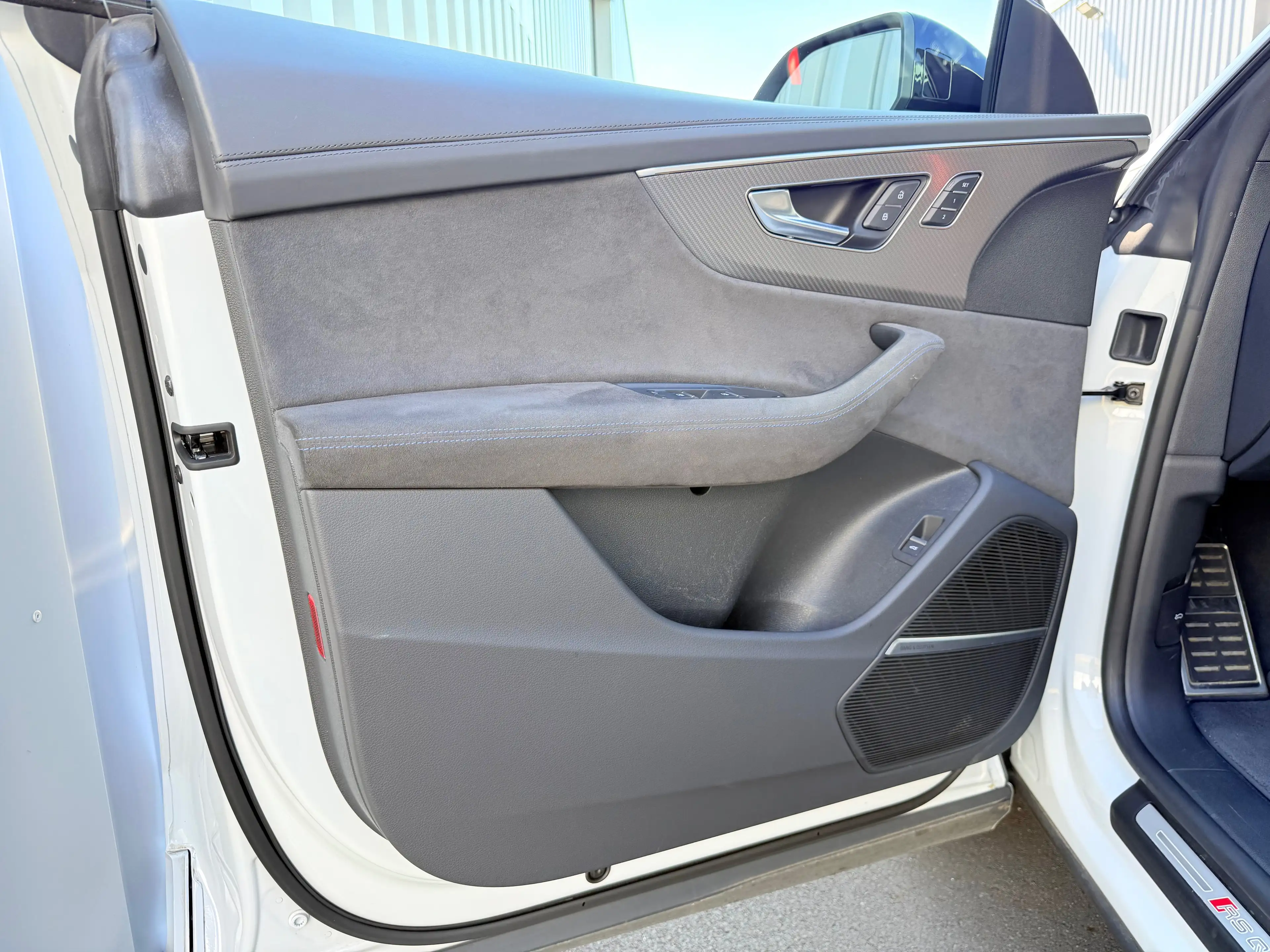Audi RS Q8 RSQ8 performance Pano Massage HD-Laser 305km/h eAHK 1. Hand Scheckheft unfalfrei — photo 14