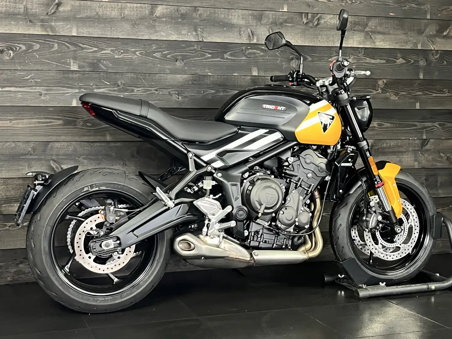Triumph Trident 660 Geel - 2