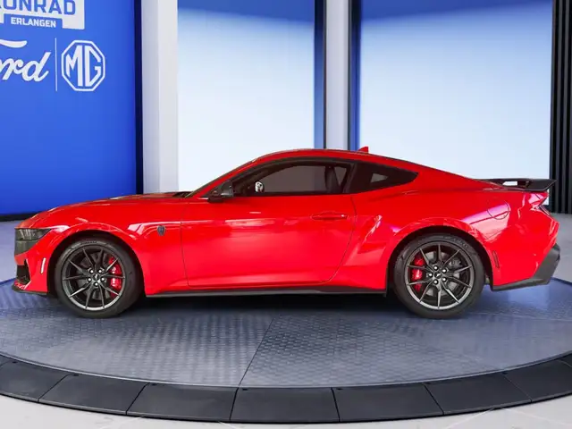Ford Mustang view 3