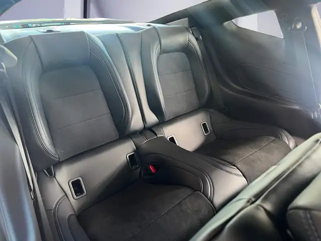 Ford Mustang view 9