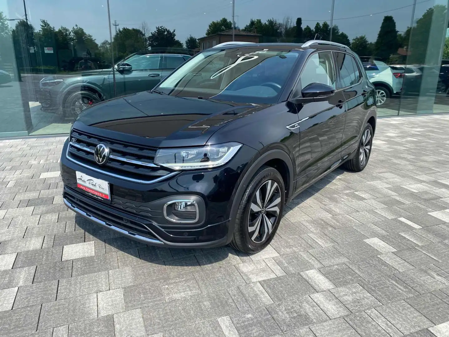 Volkswagen T-Cross 1.0 TSI 110 CV DSG Advanced R-Line Nero - 2