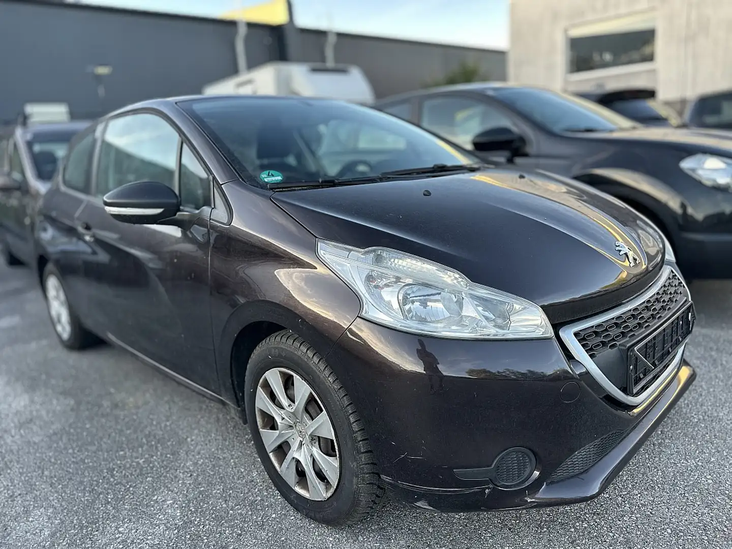 Peugeot 208 Access 1,0 VTi 68 Grau - 1