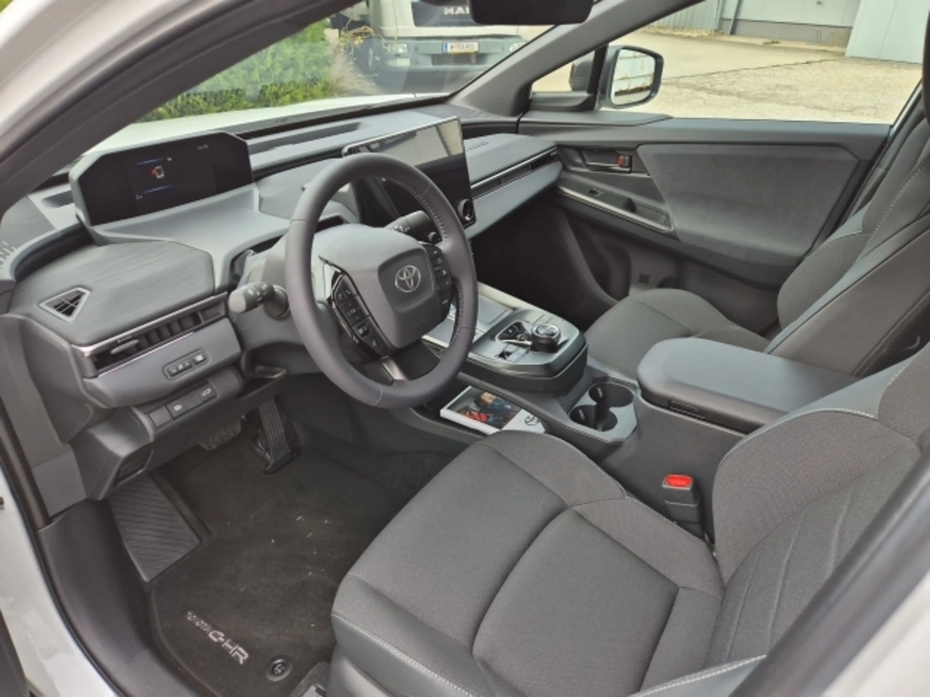 Toyota C-HR+ C-HR+ Teamplayer — photo 9