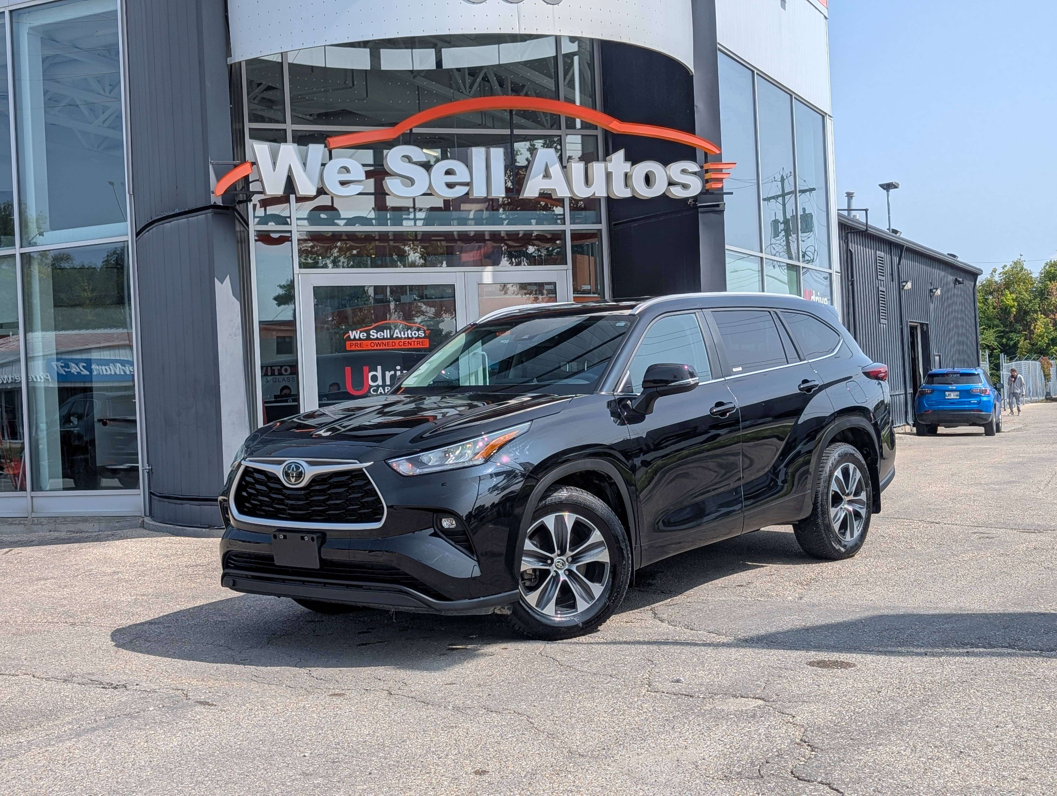 2025 Toyota Highlander XLE AWD, w/Power Sunroof, Heated Seats, LOADED!