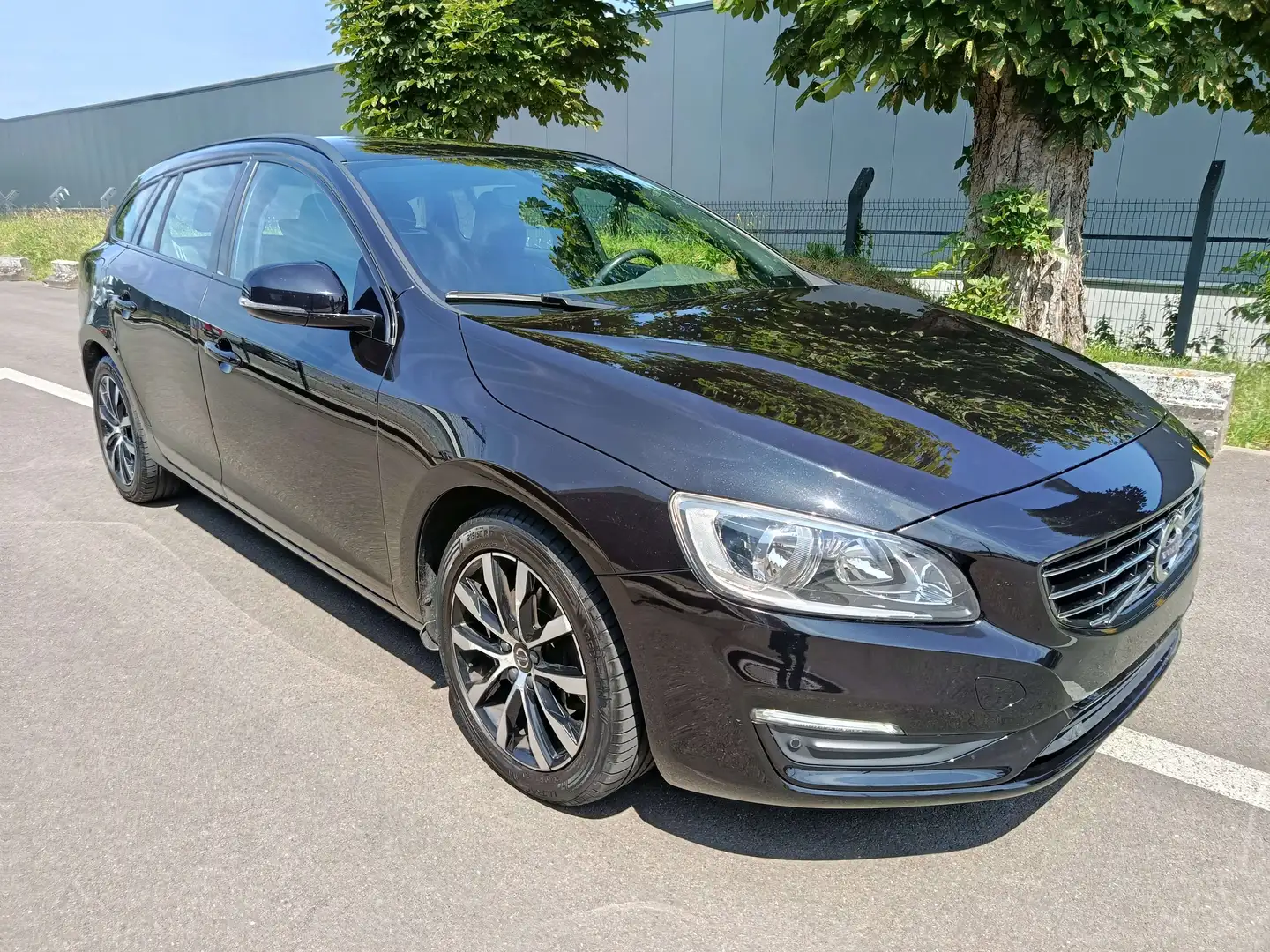 Volvo V60 2.0 D2 Dynamic Edition Noir - 2