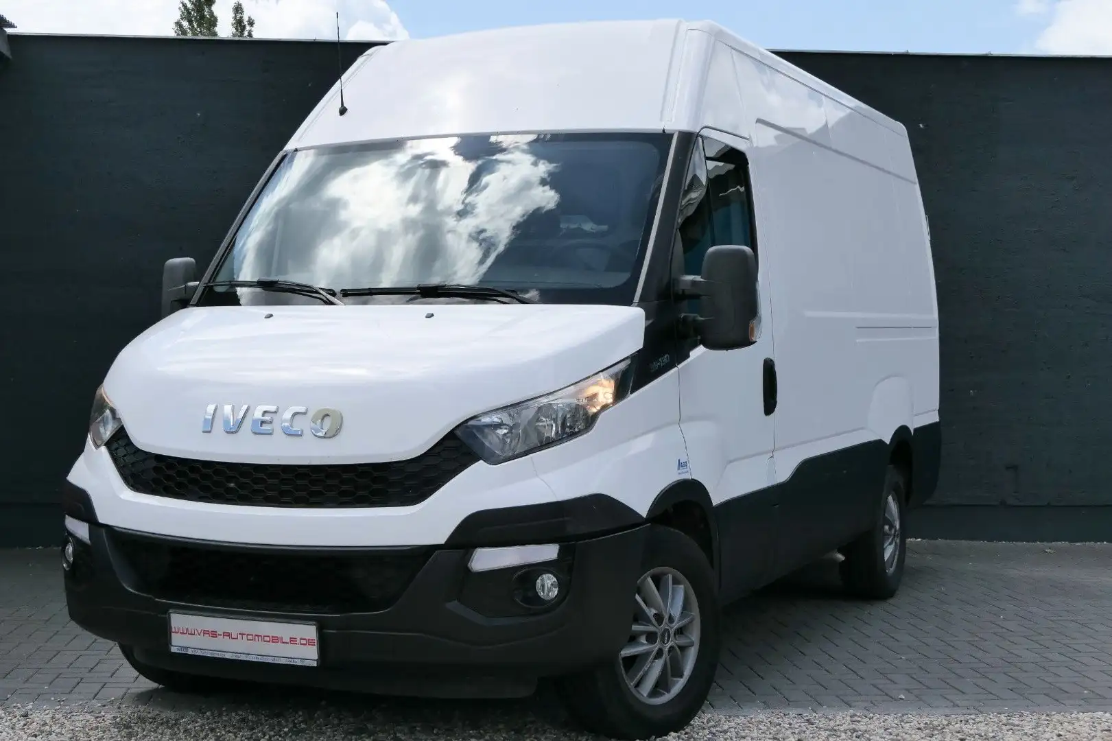 Iveco Daily Kasten H3 35 SV Radstand 3520 L Blanc - 1