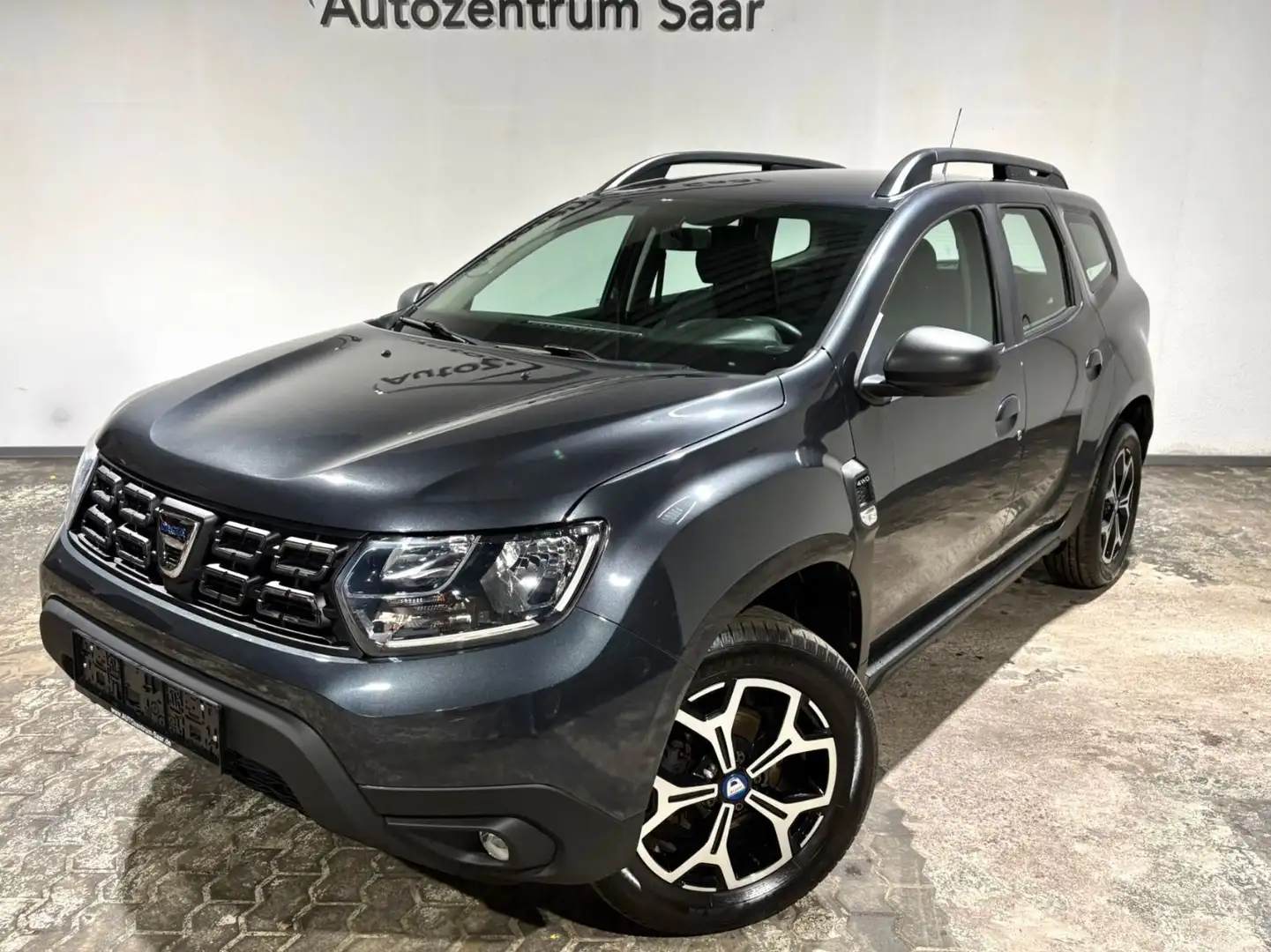 Dacia Duster II 1.5 DCI  4WD Navi SH Tempomat Kamera Grau - 2