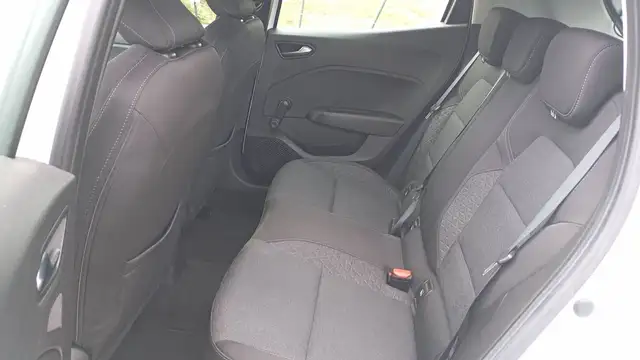 Renault Clio view 9