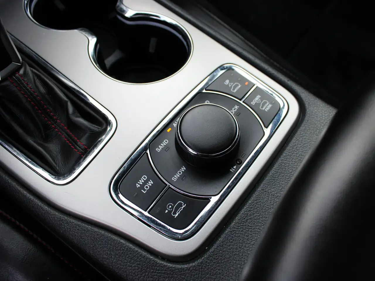 Jeep Grand Cherokee снимка Jeep Grand Cherokee