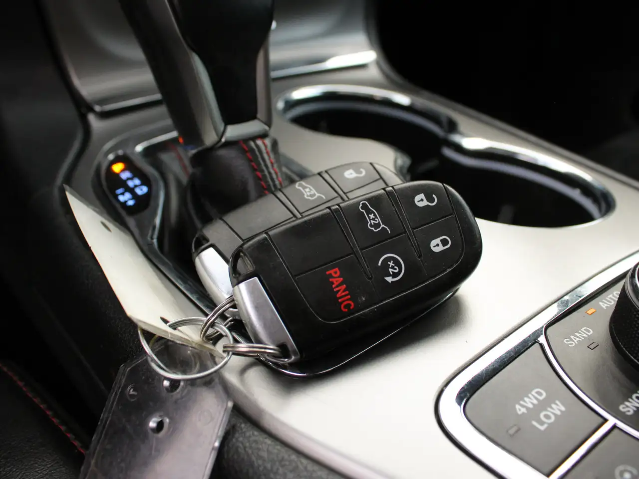 Jeep Grand Cherokee снимка Jeep Grand Cherokee