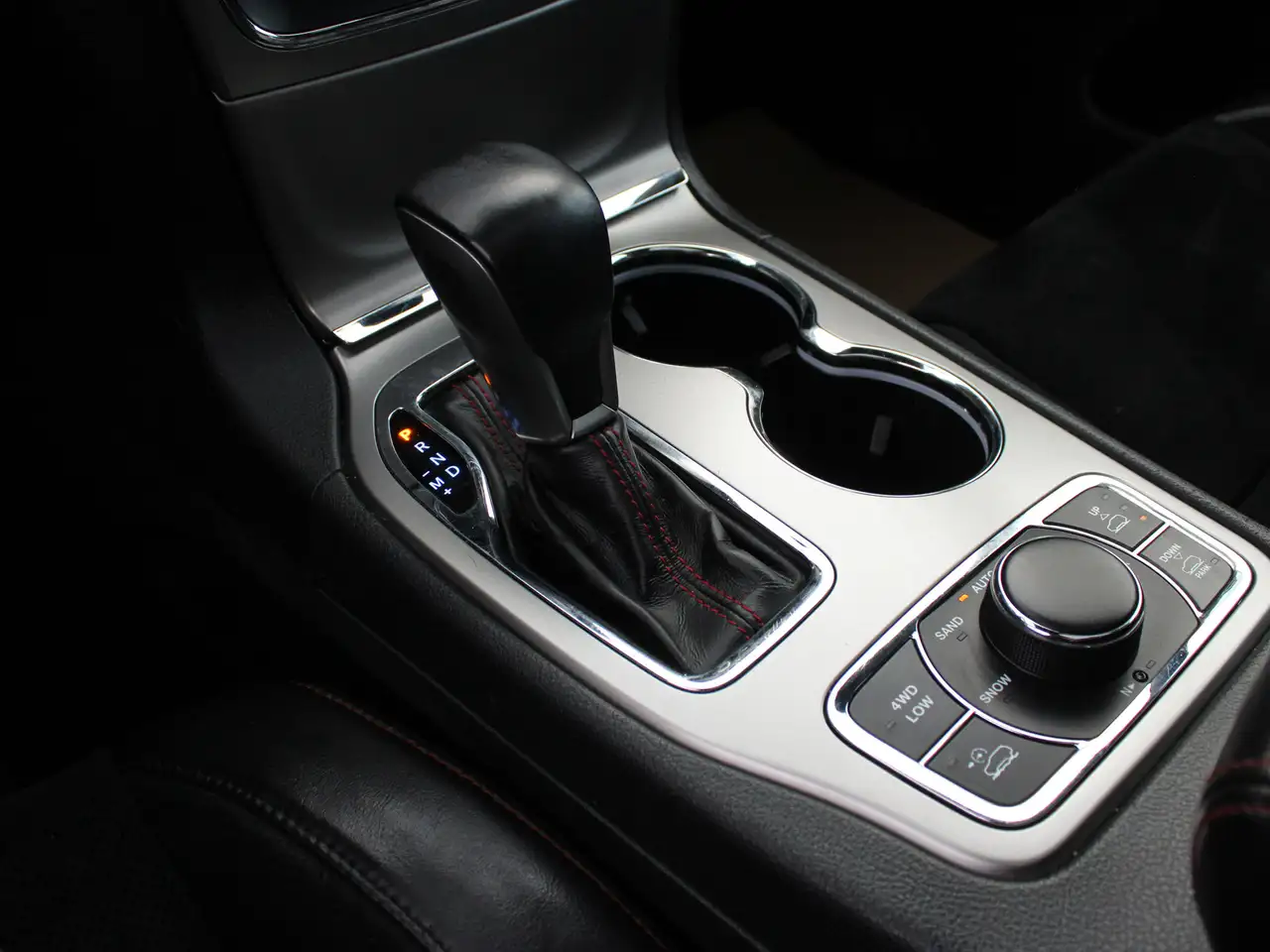 Jeep Grand Cherokee снимка Jeep Grand Cherokee