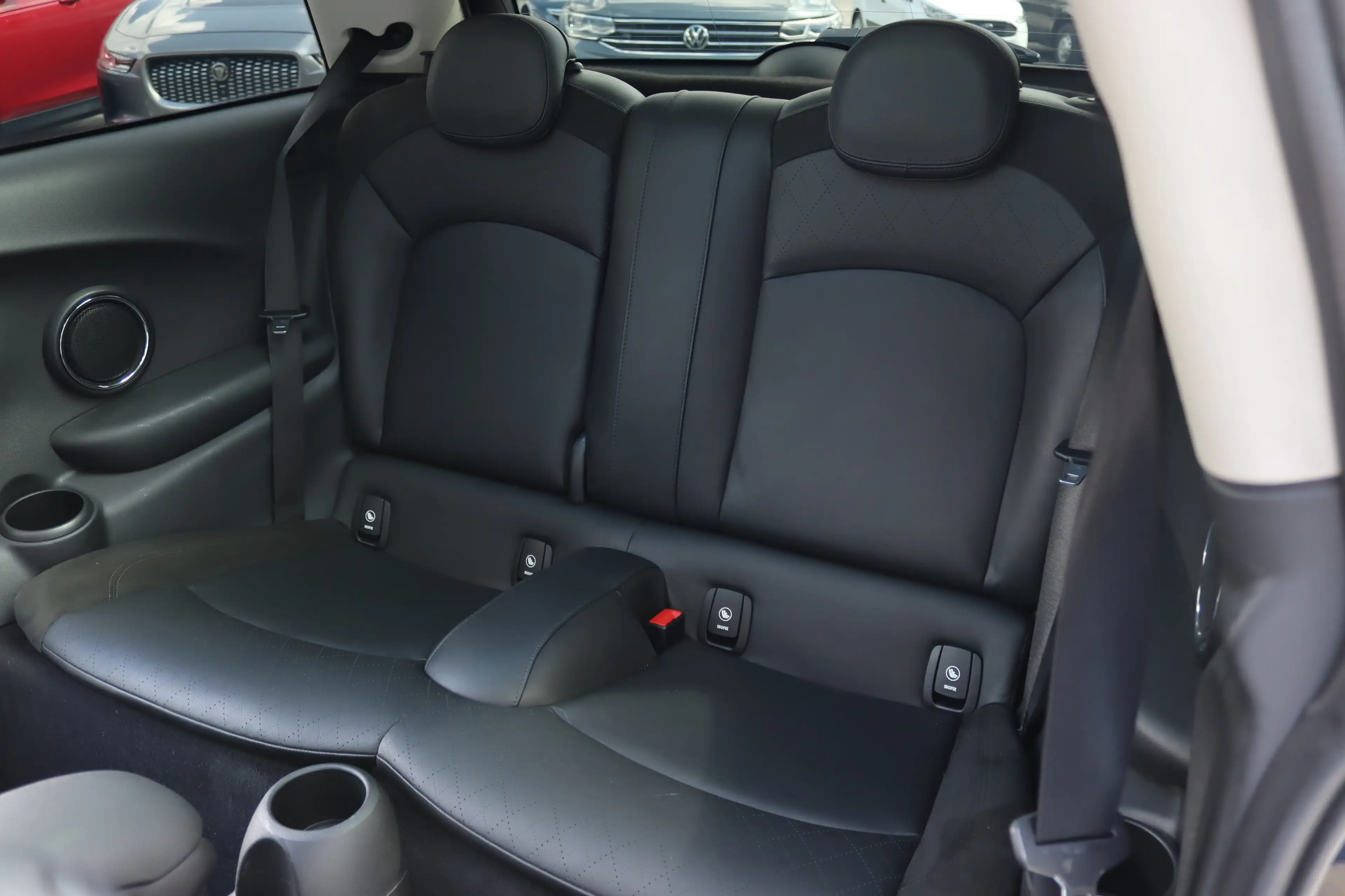 MINI Cooper D BOITE AUTO 116CV TOIT PANO GPS XENON AMBIANCE CUIR FULL — photo 8