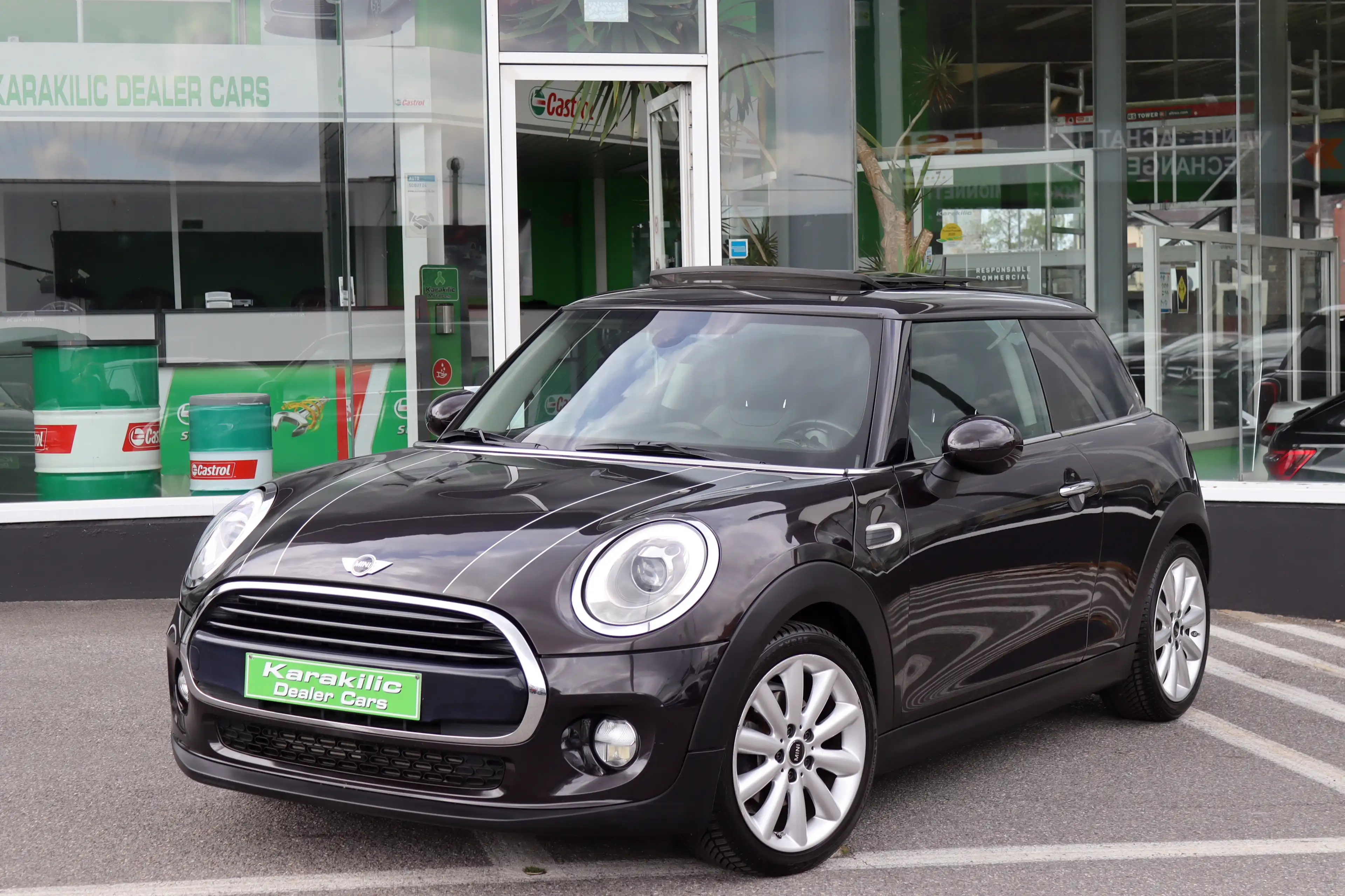 MINI Cooper D BOITE AUTO 116CV TOIT PANO GPS XENON AMBIANCE CUIR FULL — photo 6