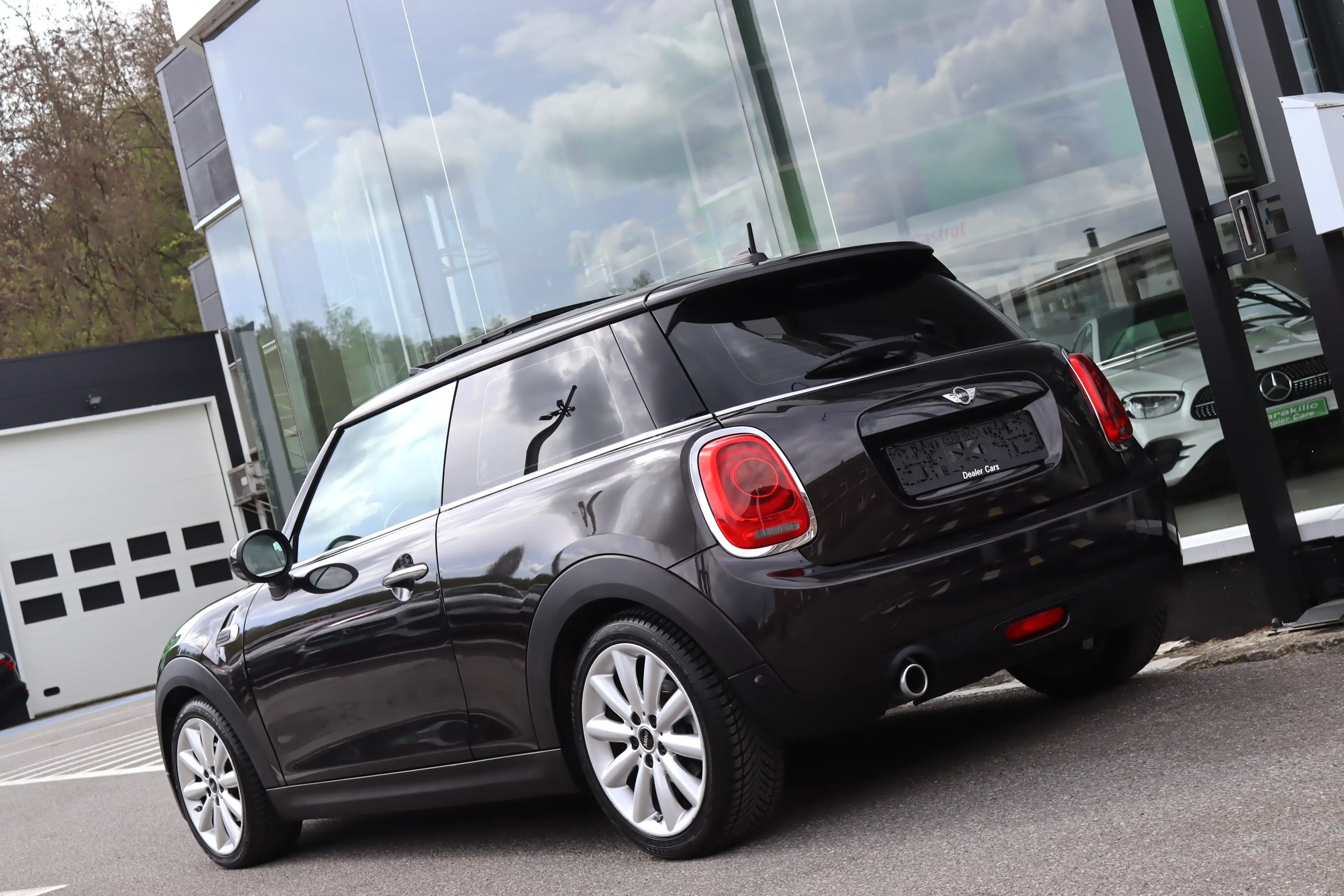 MINI Cooper D BOITE AUTO 116CV TOIT PANO GPS XENON AMBIANCE CUIR FULL — photo 2