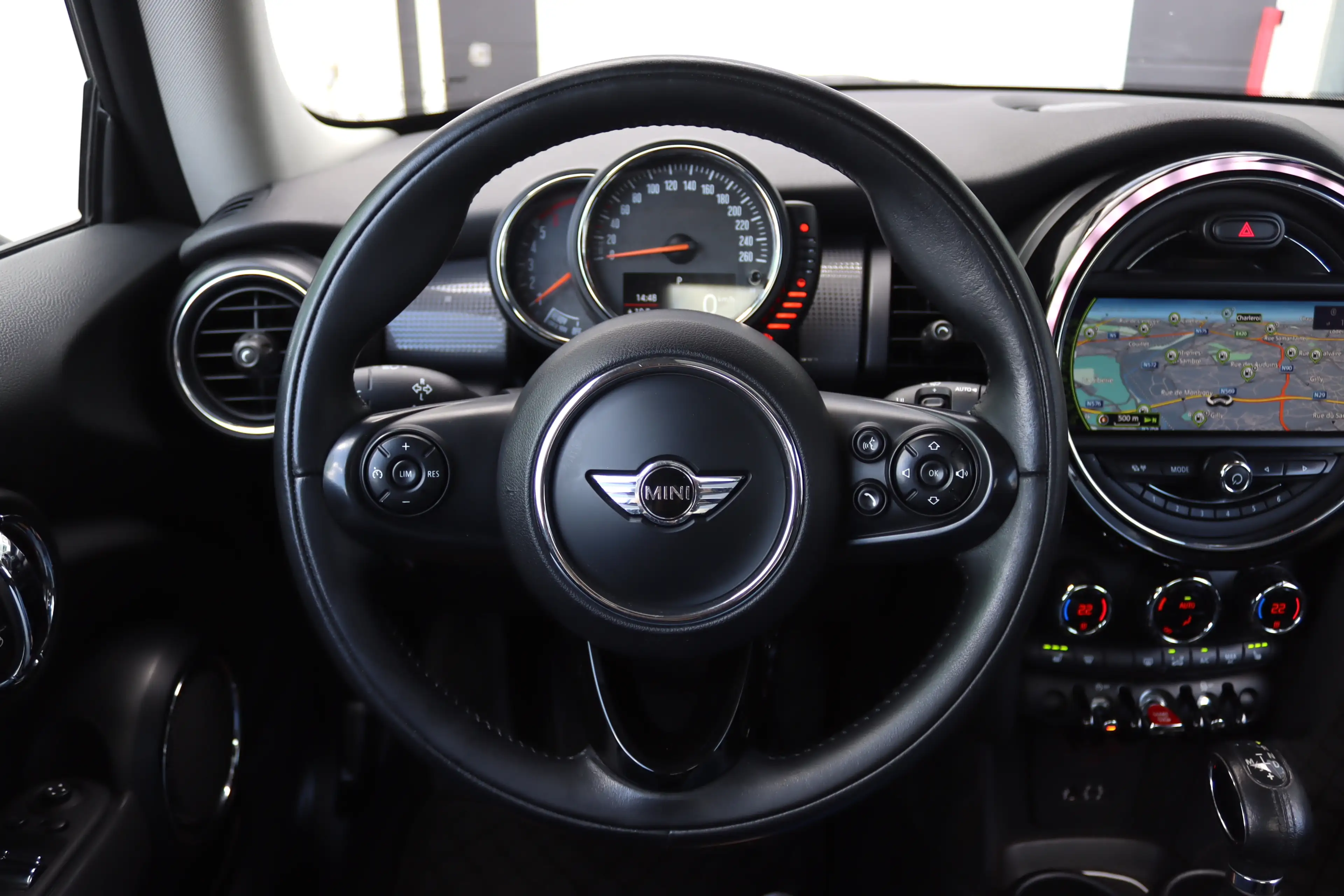 MINI Cooper D BOITE AUTO 116CV TOIT PANO GPS XENON AMBIANCE CUIR FULL — photo 15