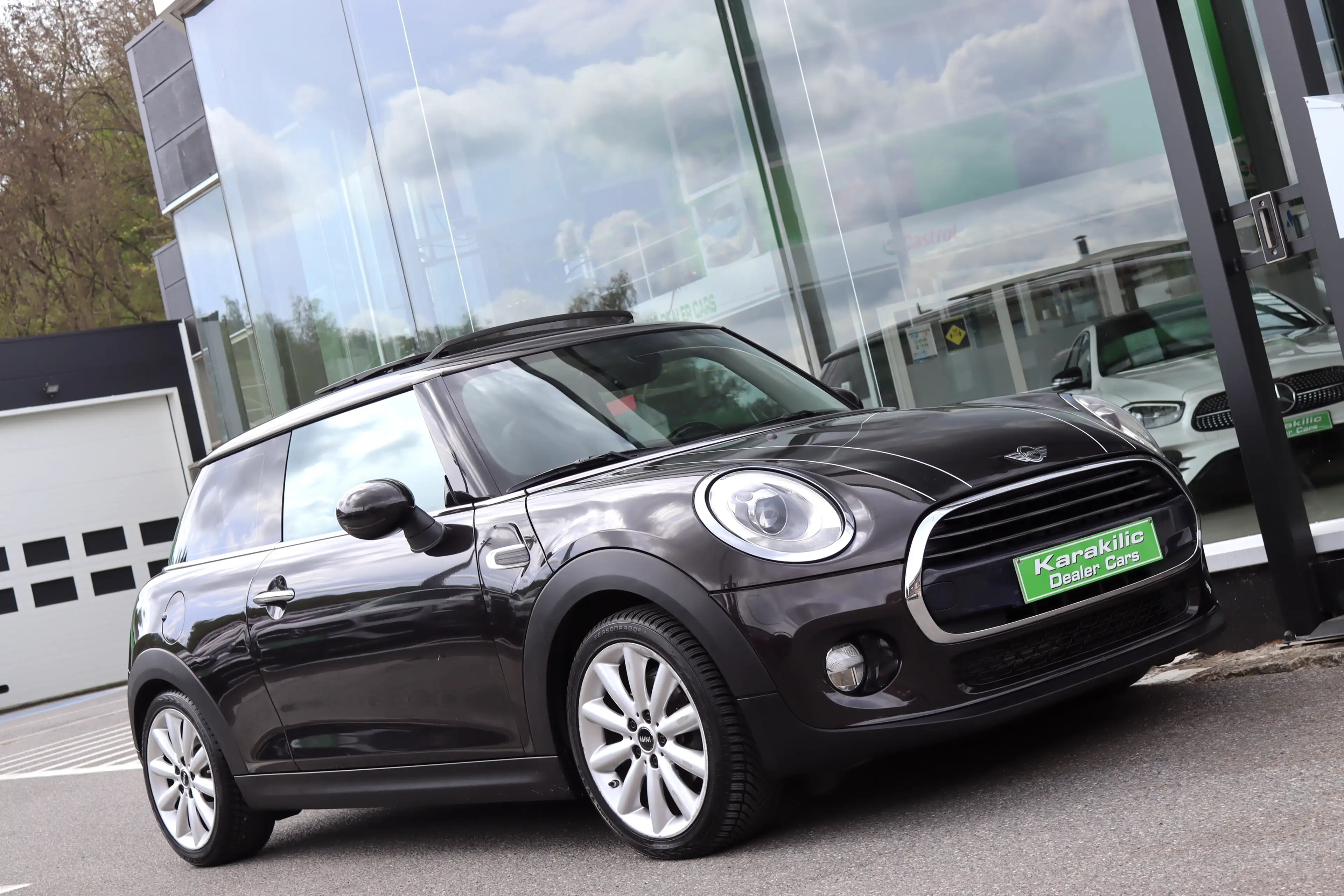 MINI Cooper D BOITE AUTO 116CV TOIT PANO GPS XENON AMBIANCE CUIR FULL — photo 3